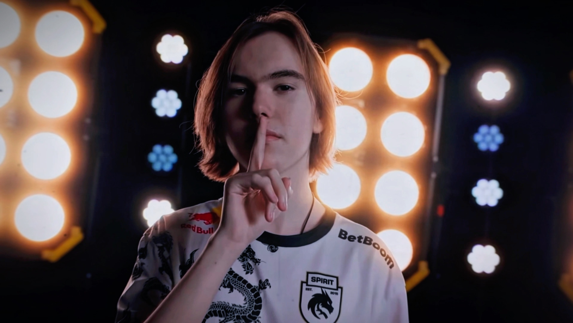 TheShy Ins晒照：谢谢把我的头发和妆都弄得很漂亮