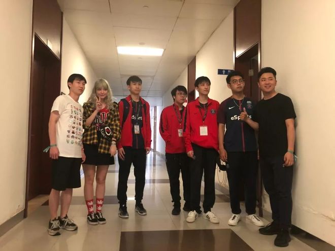 还是选赛娜好呀 Elk略显隐身 赛娜0阵亡 五局斩获18-9-47数据